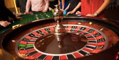 To gamble on roulette